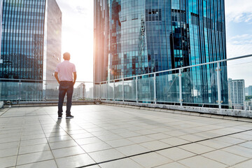 Fototapeta premium Man standing on the rooftop