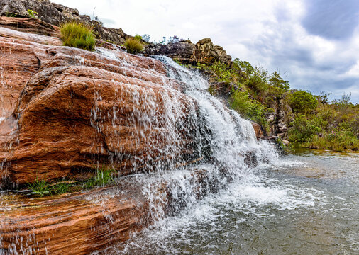 Waterfall among the rocks and vegetation of the Biribiri environmental reserve in Diamantina, Minas Gerais.