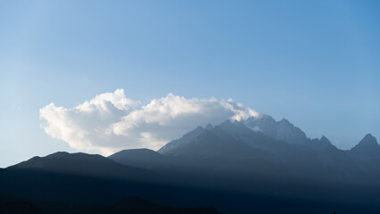 Obraz premium Beautiful landscape of Yulong snow mountain