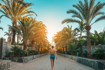 Tourist walking through Gran Canaria Palm walks - obrazy, fototapety, plakaty