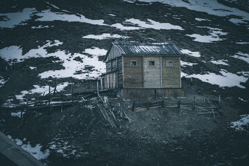 Casa abandonada en el Ártico