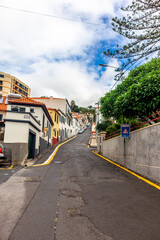 Unterwegs in der romantischen Hafenstadt von Funchal auf der Azoreninsel Madeira  - Portugal