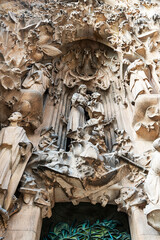 Detail der Geburtsfassade der Sagrada Familia, Sühnekirche der heiligen Familie, von Antoni...