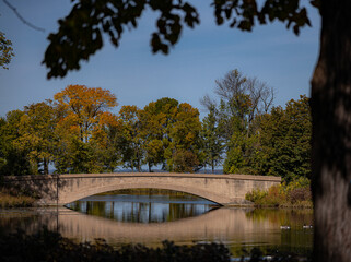 Fototapeta na wymiar Autumn Bridge