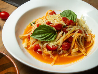 spaghetti with tomato sauce and basil