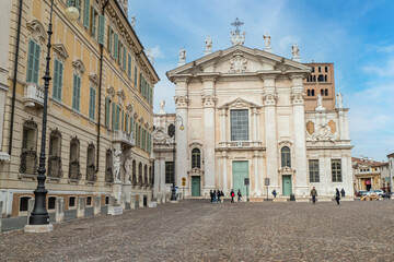 Fototapeta na wymiar The beautiful Cathedral of Mantua