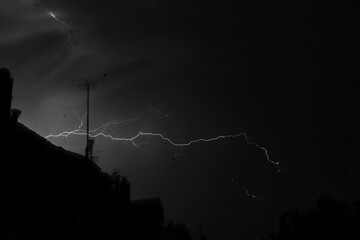 Fototapeta Blitz vor dramatischem Gewitterhimmel obraz
