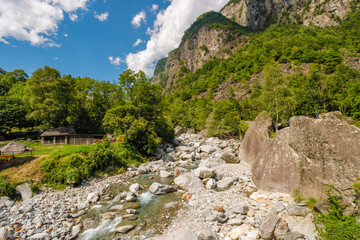 Landschaft im Ort Foroglio in der Schweiz