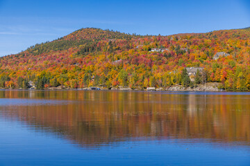Fototapeta premium Spectacular autumn in Mont Tremblant, Quebec, Canada