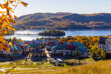 Obraz premium Spectacular autumn in Mont Tremblant, Quebec, Canada