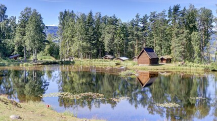 Obraz premium vieilles maisons traditionnelles en Norvège, village ancien norvégien