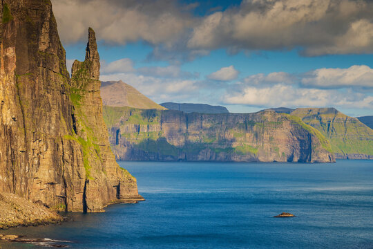 Tr&oslash;llkonufingur, which means the witch's finger or troll woman's finger, is a 313 m tall monolith on the south-east side of the village Sandav&aacute;gur in Faroe Islands.
