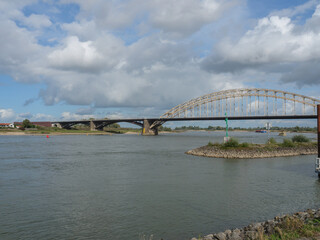 Obraz premium Die Stadt Nijmegen an der Waal