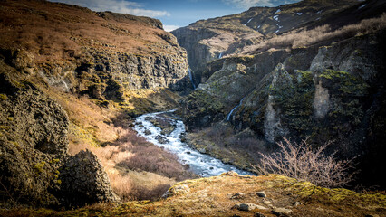 Fototapeta na wymiar A river flowing through some canyon in the Iceland