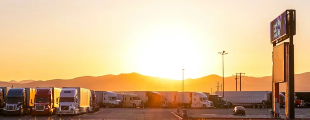 Foto op Aluminium Truck stop. Travel Break © Marie O