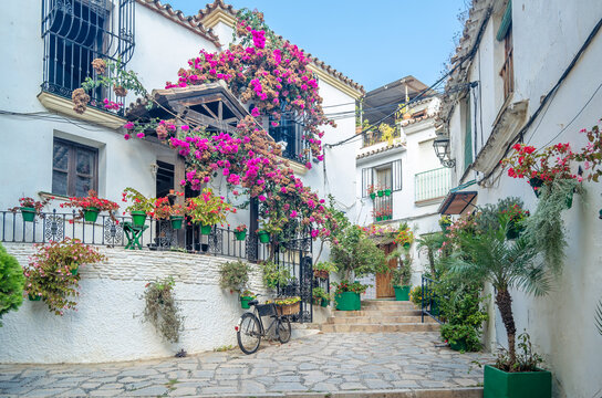 Fototapeta Narrow streets in the center of Estepona, typical Andalusian town in southern Spain