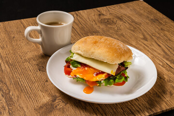 ベーコンエッグレタスサンドウィッチ　Bacon Lettuce Egg (BLT) Sandwich