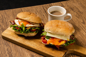 ベーコンエッグレタスサンドウィッチ　Bacon Lettuce Egg (BLT) Sandwich
