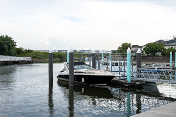 東京大田区羽田　海老取川の風景