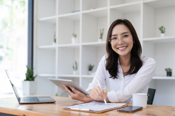 Smart asian business woman smiling at office space. real estate, lawyer, non-profit, marketing