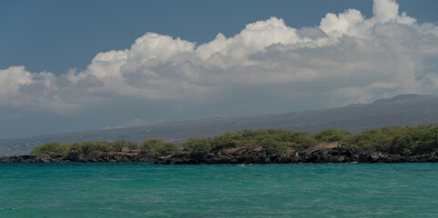 Fototapeta premium Looking at slopes near Hapuna from Puako Beach