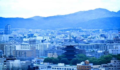 Poster 京都の東寺と町並み、京都市の街並み © yuri-ab