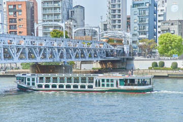 東京都墨田区隅田川と遊覧船