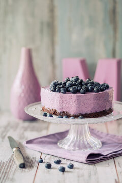 Eistorte mit Blaubeeren, Frischk&auml;se und Brownie-Boden