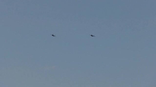 fighter jets fly in formation 