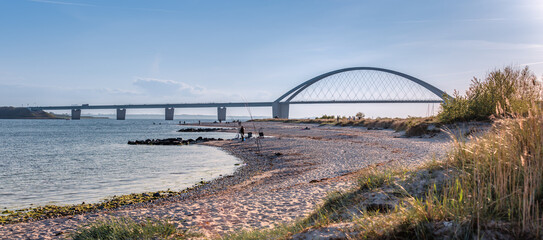 Panorama Fehmarnsund mit Brücke auf der Ostseeinsel Fehmarn - obrazy, fototapety, plakaty