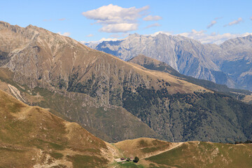 Alpenlandschaft zwischen Comer See, Val Chiavenna und Bergell; Blick von Piaghedo über Monte La...