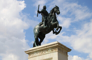 Obraz premium The Monument and fountain to Philip IV in the old town of Madrid, Spain, Europe. Historical bronze equestrian statue in Plaza de Oriente in the Austrias neighborhood of the Spanish capital.
