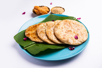 Til Gul roti for Makar Sankranti. Sweet Chapati, poli made using Sesame seeds, jaggery