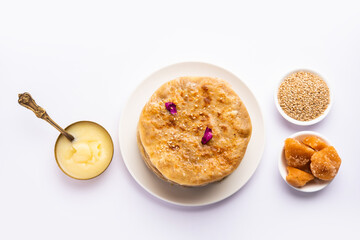 Til Gul roti for Makar Sankranti. Sweet Chapati, poli made using Sesame seeds, jaggery - obrazy, fototapety, plakaty