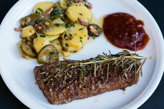 Lammlachs mit Knoblauch und Rosmarin