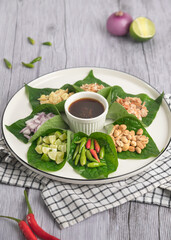 Miang kham - A royal leaf wrap appetize