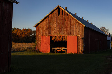 Tobacco Barn © photosbykevin