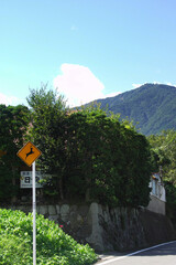 伊勢原にて田園地帯に咲く秋の彼岸花と赤トンボ