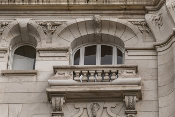 Obraz premium Traditional old French house: balconies and windows. Paris, France.
