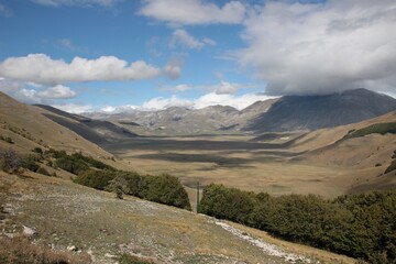 Fototapeta premium Italy, Perugia: Glimpse of the Umbrian valley near Castelluccio.