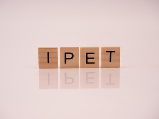 IPET  - napis z drewnianych kostek	 - obrazy, fototapety, plakaty