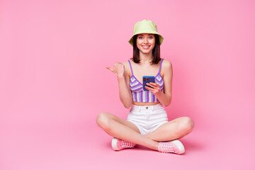Photo of lady point empty space web discounts on smart device wear bikini top shorts isolated pastel color background