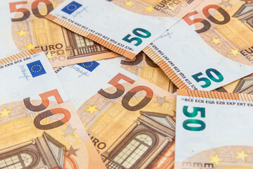 Billetes de papel moneda de euros.