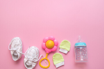 accessories for a newborn on a pink background with copy space