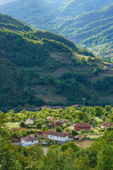 Fototapeta na wymiar View of the town of Monteciellu in the council of Teberga, Teverga, in Asturias.