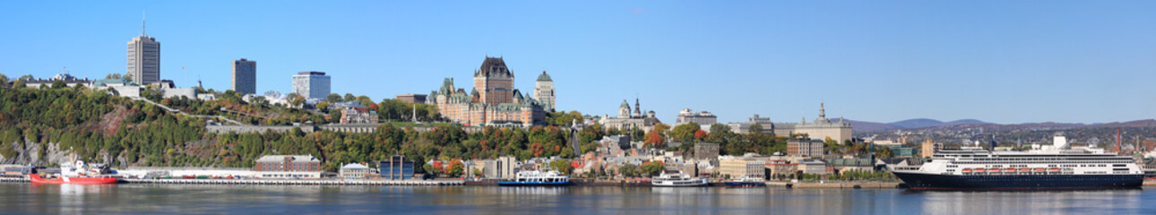 Fototapeta na wymiar Quebec City panoramic view in autumn, Canada