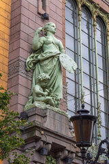 Obraz premium Statues of Art in the facade of Elisseeff Emporium in St. Petersburg, Russia