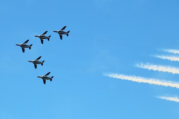 ブルーインパルスの曲芸飛行
