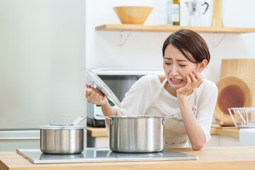 料理に失敗した主婦