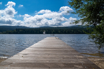 Obraz premium Wooden pier on the lake